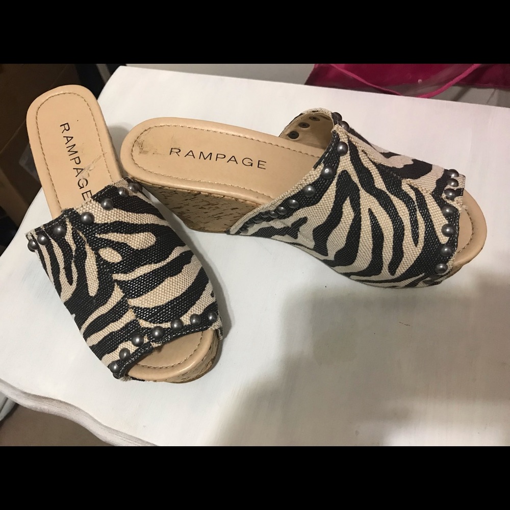 Women’s size 6. Rampage wedges navy blue